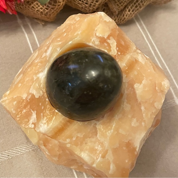 Green Labradorite in an egg shape with many inclusions.  L 8” x W  7” - Picture 4 of 10